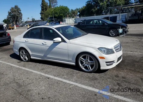 2013 Mercedes-Benz C 250 из США, поврежденный, VIN WDDGF4HB2DA805062